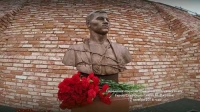 Памятник Мусе Джалилю в Казанском федеральном университете. Церемония открытия.